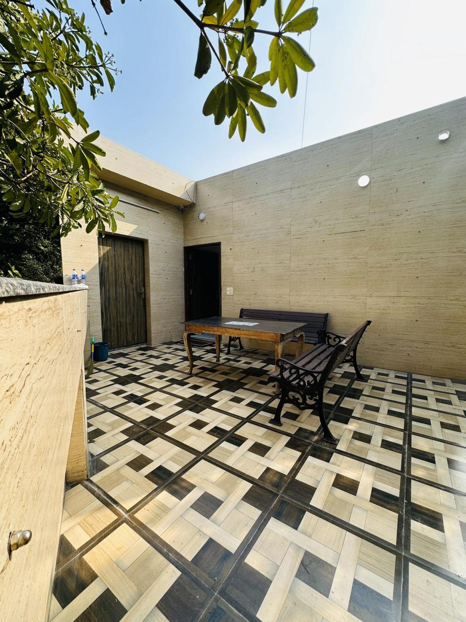 Golden Bed And Breakfast- High Quality Rooms In South Ex-1 D Block New Delhi Exteriör bild